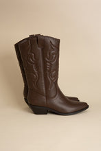 Load image into Gallery viewer, Rerun Western Boots
